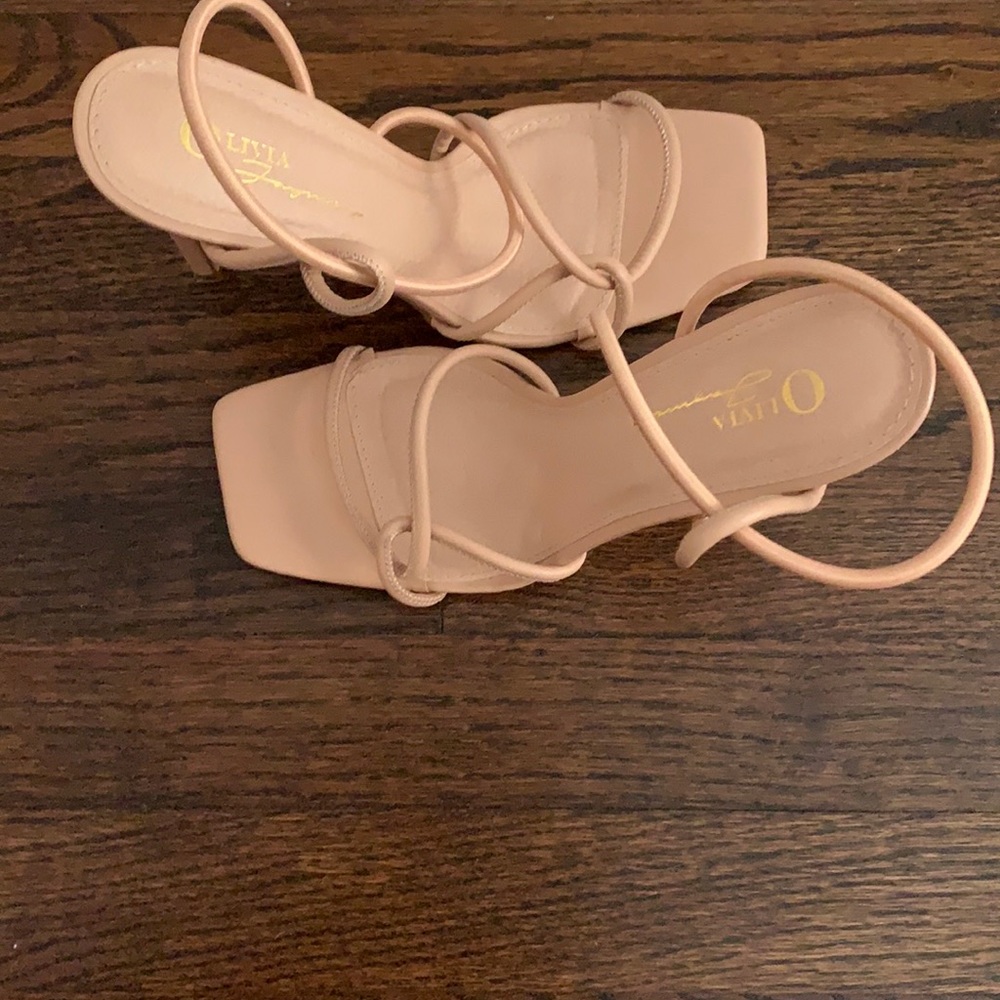 Size 7 1/2 nude sandals